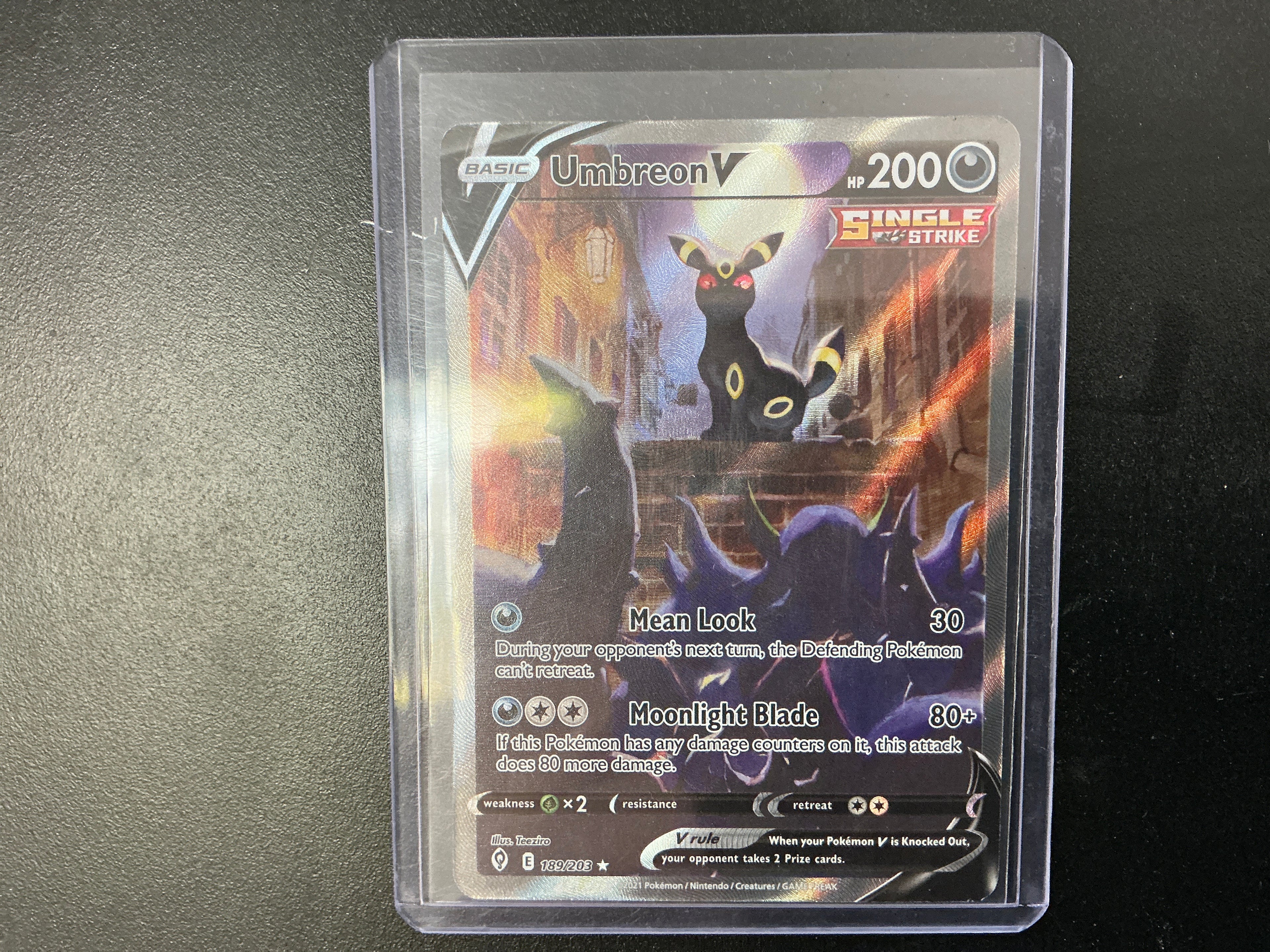 Umbreon V - 189/203 - Art Rare - Evolving Skies NM